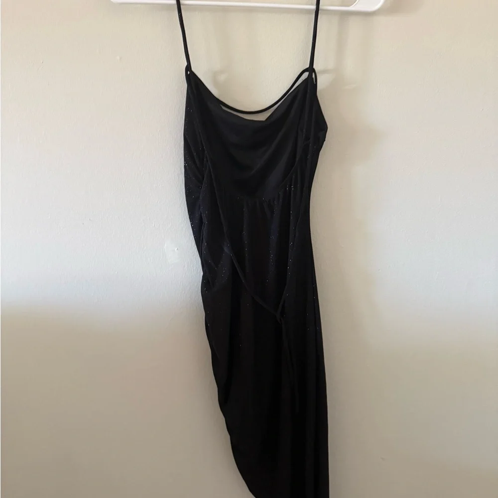 Elegant Black Evening Dress - Picture 4 of 4